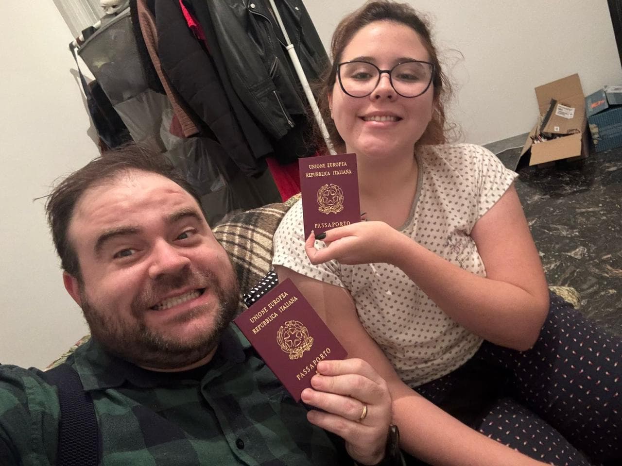 Família com passaportes em etapa concluída